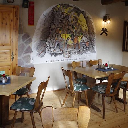 Wirtschaft & Pension Zum Huthaus Шнееберг Екстериор снимка