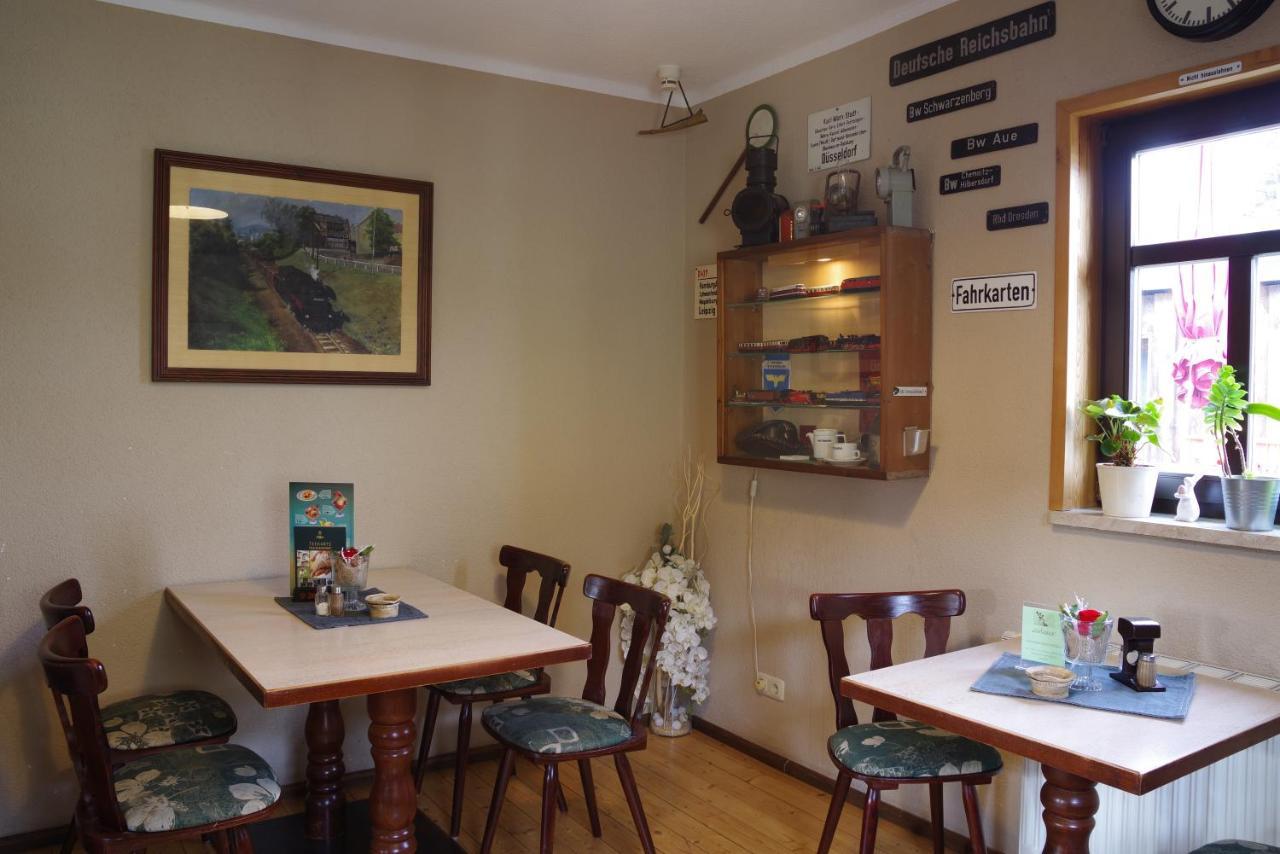 Wirtschaft & Pension Zum Huthaus Шнееберг Екстериор снимка