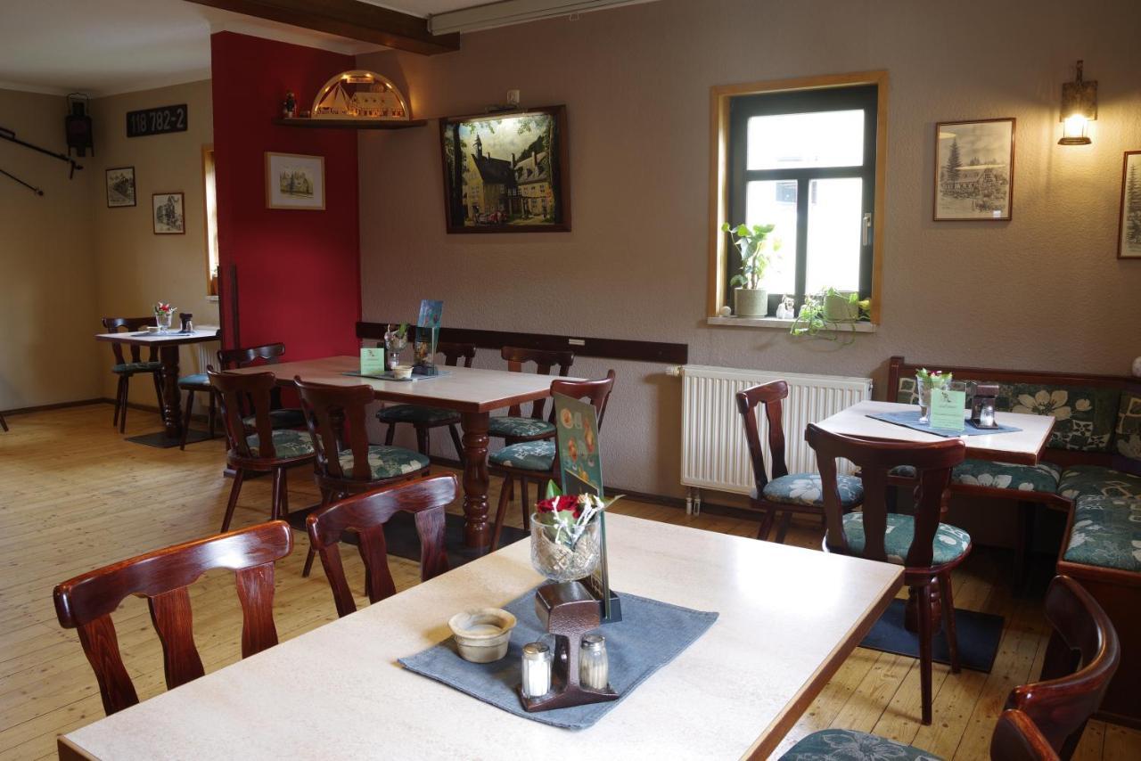 Wirtschaft & Pension Zum Huthaus Шнееберг Екстериор снимка