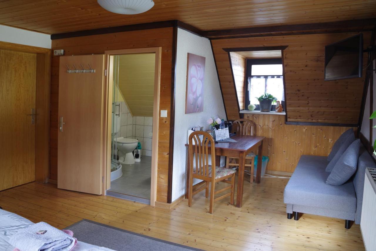 Wirtschaft & Pension Zum Huthaus Шнееберг Екстериор снимка