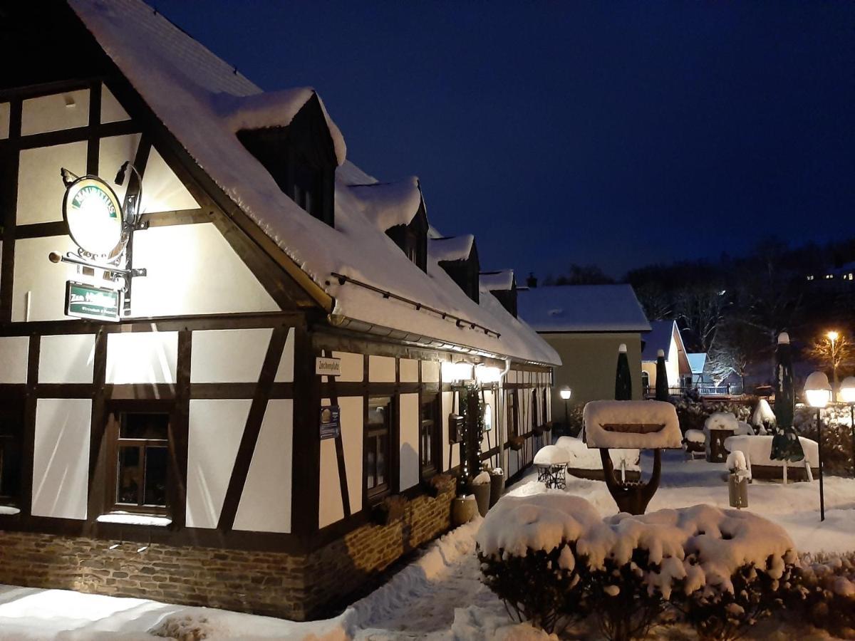 Wirtschaft & Pension Zum Huthaus Шнееберг Екстериор снимка