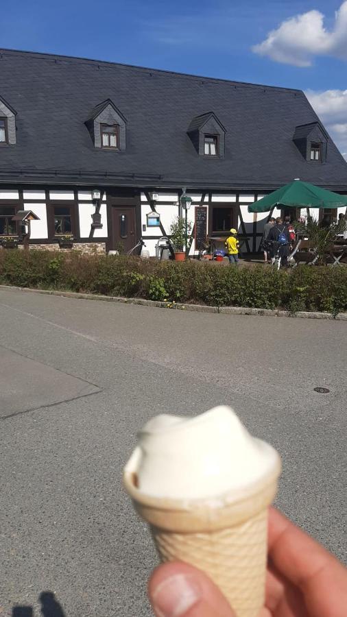 Wirtschaft & Pension Zum Huthaus Шнееберг Екстериор снимка